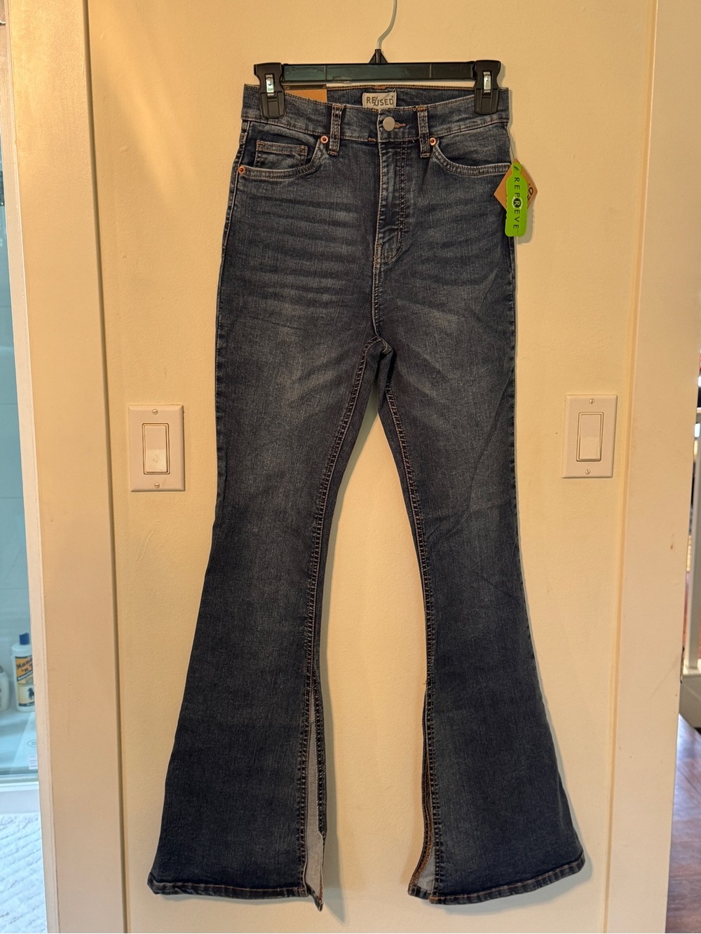 High-Rise Flare Jeans in Dark Wash